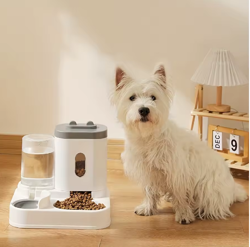 Comedero y bebedero automático para perros y gatos.